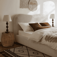 Lit capitonné de style français, taille King, avec pieds en bois massif, blanc riz doux, meubles de chambre à coucher