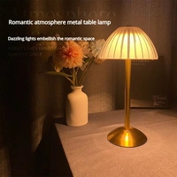 Lampe de table LED en cristal rétro, luxe léger, rechargeable, lampe de bureau en acrylique pour chambre principale, chevet