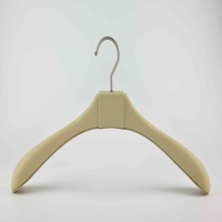 Cintre classique antidérapant en cuir et bois haut de gamme avec crochets en acier inoxydable pour robes de mariée