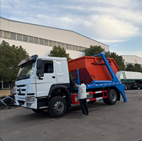 Camion benne basculante Sinotruck Howo 6X4 robuste de 10 000 litres avec bennes à déchets à bras oscillant à vendre
