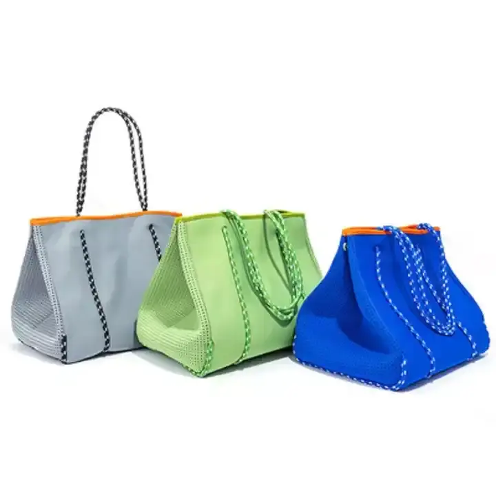 8230116 डिजाइनर कंधे के हैंडबैग समुद्र तट पर परफोर्टेड बड़े चौड़े बेस नियोप्रोन टोटे बैग महिलाओं के लिए