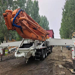 Camión Bomba de Concreto Usado Zoomlion Renovado con Chasis Benz, Bomba Hidráulica de 56m, Máquina de Construcción de Cemento Móvil en Venta - Product Image 3