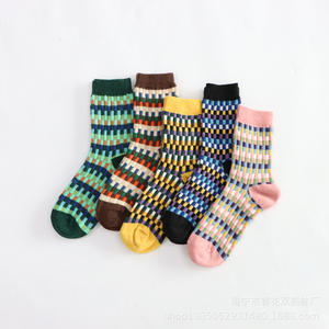 Jingwen OEM Medias de <span class=keywords><strong>Lana</strong></span> para Mujer, Calcetines Gruesos de Dibujos Animados para Invierno y Navidad - Product Image 5