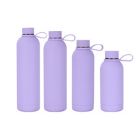 Bouteille d'eau en acier inoxydable personnalisée en usine, à double paroi, isolée sous vide, avec revêtement en caoutchouc et poignée portable