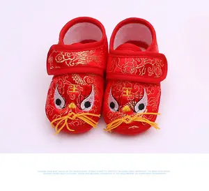 婴儿鞋0-1岁绣花虎头黄红宝宝软底学习步行鞋