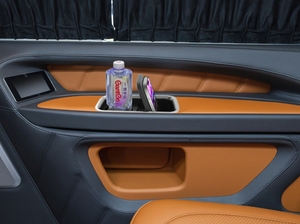 Portavasos de Diseño Original con Cargador Inalámbrico Plegable para Reposabrazos de Automóviles/Yates/Sillas de Cine - Product Image 6