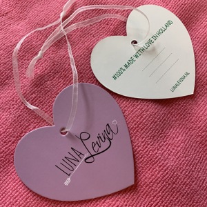 Etiquetas colgantes en forma de corazón: personaliza tus accesorios de prendas