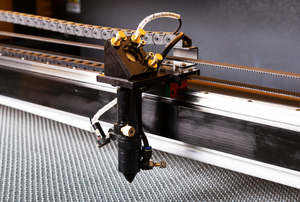 Machine laser Offre Spéciale d'usine personnalisée petite gravure graveur et découpeur laser portable pour cuir MDF en caoutchouc et bois non métallique - Product Image 4