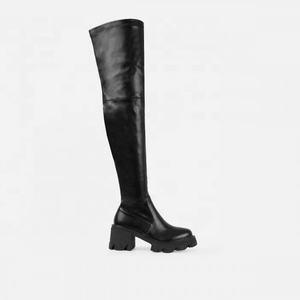 Bottes hautes en similicuir noir à semelle épaisse pour femmes ou dames - Product Image 1