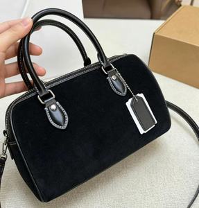 Prodotti di Tendenza 2026: Borsa Boston Classica di Lusso da Donna in Pelle Scamosciata, Borsa a Spalla e a Tracolla Versatile Stile Vintage - Product Image 1