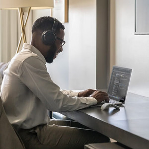 <span class=keywords><strong>Microsoft</strong></span> Surface Laptop 7 Business Edition, Portátil Ultrafino de 13.8 Pulgadas con Pantalla Táctil de 120Hz - Nuevo, 12 Núcleos, 32GB + 1TB SSD - Product Image 4