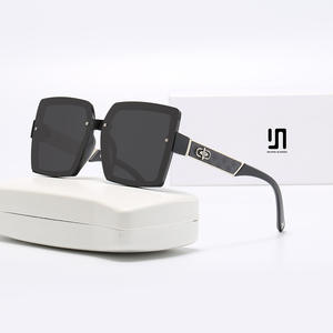 Nouvelles lunettes de soleil carrées à monture large pour femmes 2025, verres polarisés UV400 en PC, noires, tendance, pour la conduite et les réseaux sociaux - Product Image 2