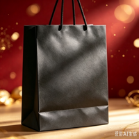 Sac en papier noir de luxe pour boutique de Noël avec logo imprimé personnalisé, idéal pour l'emballage de vêtements et de chaussures