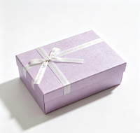 Boîte cadeau rigide à fermeture magnétique avec surface pailletée, ruban satiné imprimé, nœud, papier rigide de luxe, matériaux recyclés, bonbons, mariage