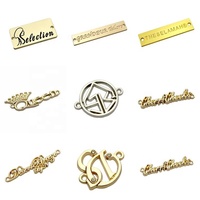 Logos de marque en métal de vêtements personnalisés Gravure en alliage de zinc Étiquette nominative Couture d'étiquettes en métal pour maillots de bain