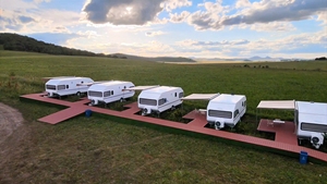 Caravanes <span class=keywords><strong>de</strong></span> <span class=keywords><strong>camping</strong></span> <span class=keywords><strong>de</strong></span> luxe en aluminium, design robuste, modernes, à double essieu, avec cuisine et salle <span class=keywords><strong>de</strong></span> bain - Product Image 2