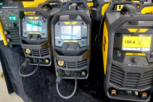 <span class=keywords><strong>ESAB</strong></span> Rogue ET 230iP AC/DC – Nouvelle machine à souder à l'arc et découpeur plasma portable à onduleur <span class=keywords><strong>200A</strong></span> - Product Image 3