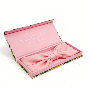 Boîte à foulard carrée rose, boîte en carton cadeau, style personnalisable haut de gamme, boîte en carton écologique, boîte en forme de livre - Product Image 4