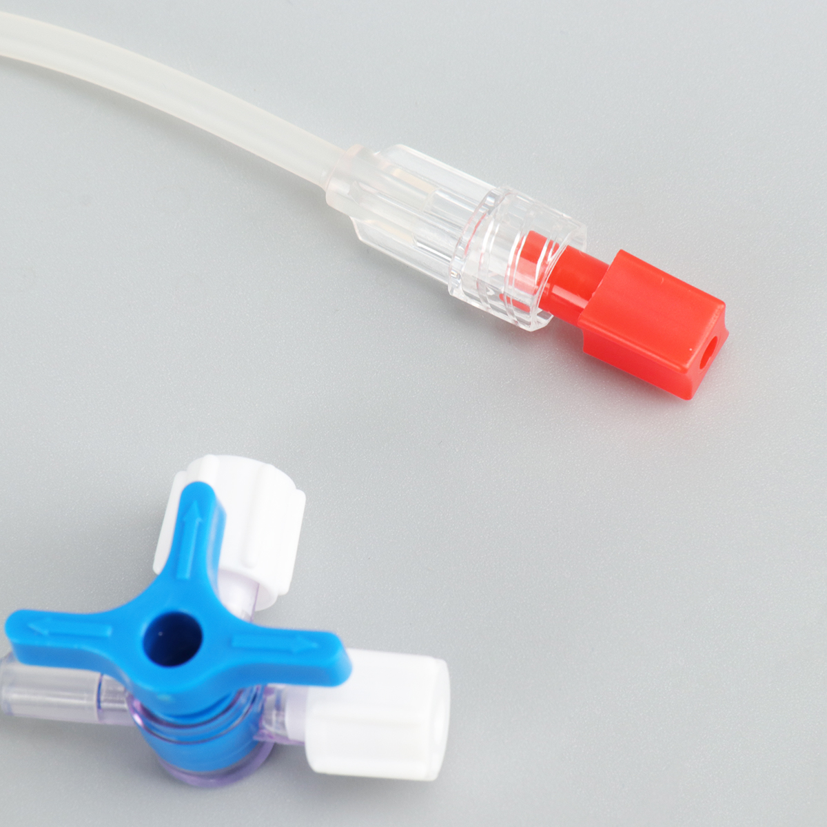 Tubo de extensión de 3 vías con llave de cierre médica desechable de China