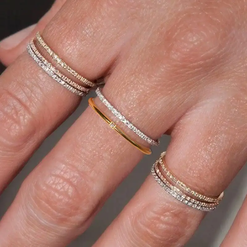 Joyería minimalista media CZ Inlay 18K chapado en oro de acero inoxidable de 1mm de la eternidad cúbico anillo para las mujeres