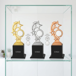 Trophée en métal moulé sous pression en forme d'étoile, design moderne, portable et prêt à la gravure, idéal pour les cadeaux de remise de diplôme, de team building et de remerciement - Product Image 1