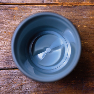 Shaker à matcha avec finition laquée Kaga Yamanaka – Vermilion antique, fabriqué au Japon - Product Image 3
