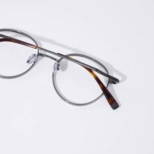 Montures de lunettes en titane avec lettre personnalisée Lunettes de prescription rondes unisexes avec <span class=keywords><strong>petit</strong></span> numéro de hauteur de boîte - Product Image 4