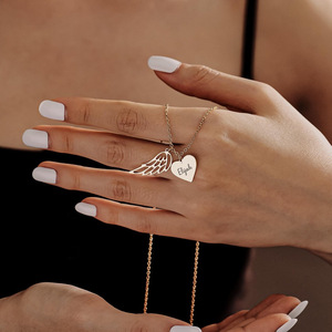 Collar Personalizado con Alas <span class=keywords><strong>de</strong></span> Ángel y Corazón, Colgante con Nombre y Apellido Grabado con Láser, Cadena <span class=keywords><strong>de</strong></span> Clavícula <span class=keywords><strong>de</strong></span> Moda Personalizada, Regalo <span class=keywords><strong>de</strong></span> Joyería - Product Image 2