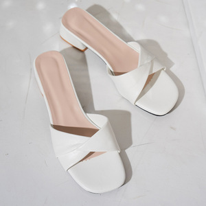 NOVEDAD DE VERANO 2025, moda con punta abierta, Color sólido, superficie de cuero Simple, versátil, Color caramelo, zapatillas grandes, zapatos de tacón cuadrado para mujer - Product Image 2