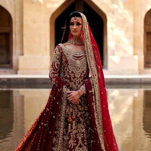 Ensemble de lehenga de mariée à broderies lourdes, robe de mariée en soie, dupatta en filet rouge et or, tenue de mariage pakistanaise et indienne - Product Image 1