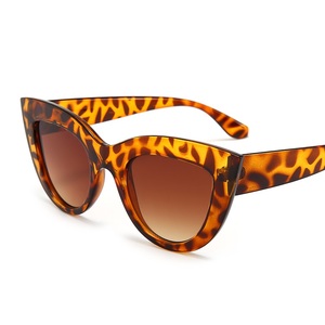 <span class=keywords><strong>Occhiali</strong></span> da Sole Cat Eye Neri Eleganti per Donna, Protezione UV400, Montatura in Plastica - Product Image 5