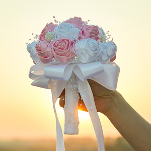 Blanc Satin Rose Clair Soie Rose Moderne Bouquet De Mariage De Luxe Bouquet De Mariée À La Main Mariée Tenu Dans La Main Fleur Romantique Valentine - Product Image 2