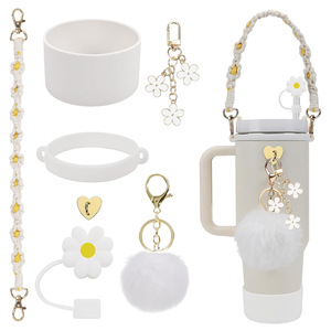 Set de 7 Accesorios para Vaso Térmico con Diseños de Joyería de Eslabón Cubano y Cuerda Colgante de Goma de Silicona - Product Image 1