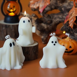 Kleine Geisterförmige Duftkerze Handgefertigt mit Individuellem Duftdesign für Inneneinrichtung Halloween Festliche Dekoration - Product Image 2