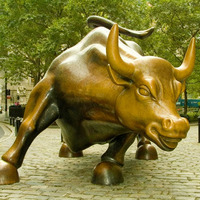 Une statue de taureau en bronze grandeur nature pour la décoration de jardin extérieur à Chicago