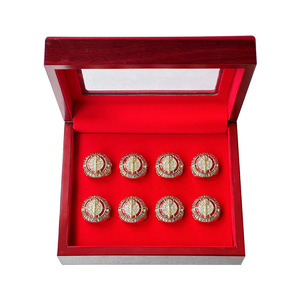 Juego <span class=keywords><strong>de</strong></span> 8 Anillos <span class=keywords><strong>de</strong></span> Campeonato del Hall of Fame con Estrella <span class=keywords><strong>de</strong></span> Aleación <span class=keywords><strong>de</strong></span> Piedra Natural, Kobe, Jordan, McGrady, Iverson, O'Neal - Product Image 1