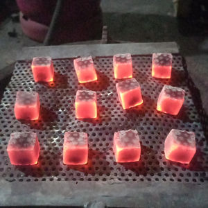 La chicha indonésienne de haute qualité et le charbon de coco de première qualité offrent une expérience de fumage durable et constante. - Product Image 1