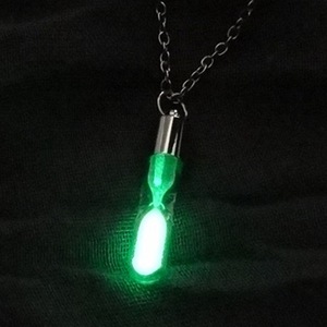 Pendentif bouteille à sable mouvant en cristal en forme de sablier, tendance, luminescent dans le noir, avec chaîne en alliage popcorn pour femmes - Product Image 4