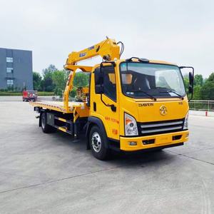 Chariot à plateau plat à une ou deux voies avec grue, empattement de 4,4 m, camion de remorquage compact pour la récupération agile en ville et les opérations de stationnement - Product Image 1