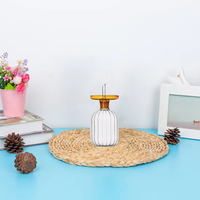 Vente en gros de cruches à huile en verre borosilicate transparent résistant à la chaleur, personnalisées, rayées, avec couvercle en verre coloré