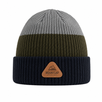 Bonnet d'hiver 2026 personnalisé à rayures 3 tons en tricot gaufré côtelé avec patch triangulaire en cuir, bonnet à revers, vente en gros usine