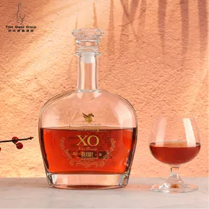 Bouteille en verre de brandy de luxe de 750ml Bouteille de liqueur en verre clair gaufré avec dessus de bar Ropp