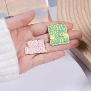 Insigne en métal personnalisé Cadeau promotionnel Mot épinglette en émail doux Épingles de revers en forme de cœur Inspiration pour ses enseignants et étudiants - Product Image 5