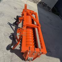 Rouleau compacteur agricole pour terres ondulées, remorqué par tracteur, pour la compression du blé et la conservation de l'humidité des champs de blé