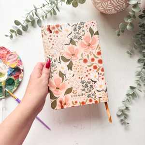 สมุดบันทึก LABON Aesthetic Wildflower Scripture ปกแข็ง หนังสืออ่านพระคัมภีร์รายวัน ขนาด A5 ปั๊มฟอยล์ทอง สมุดบันทึกความทรงจำ ของขวัญคริสเตียน - Product Image 4