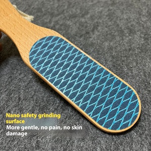 Grande râpe à <span class=keywords><strong>pied</strong></span> double face en bois de hêtre Lime à <span class=keywords><strong>pied</strong></span> facile à utiliser Manche en bois Moulin à papier de verre pour enlever les callosités des peaux mortes <span class=keywords><strong>Pied</strong></span> - Product Image 4