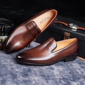 รองเท้าหนังปี 2026 ผลิตภัณฑ์เครื่องหนังระดับมืออาชีพสำหรับธุรกิจและสวมใส่ลำลอง รองเท้าโลฟเฟอร์ผู้ชายสไตล์เรโทรคุณภาพสูง ทำด้วยมือ C - Product Image 1