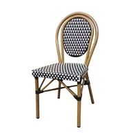 Chaises de bistrot parisien en rotin de style français pour terrasse extérieure