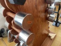 Haltères de fitness élégants et luxueux en bois massif et acier inoxydable pour studio de Pilates, hôtel, salle de sport et usage domestique