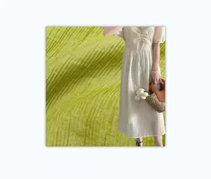 皱褶柔软薄薄薄的大袖子环保100涤纶欧根纱连衣裙面料